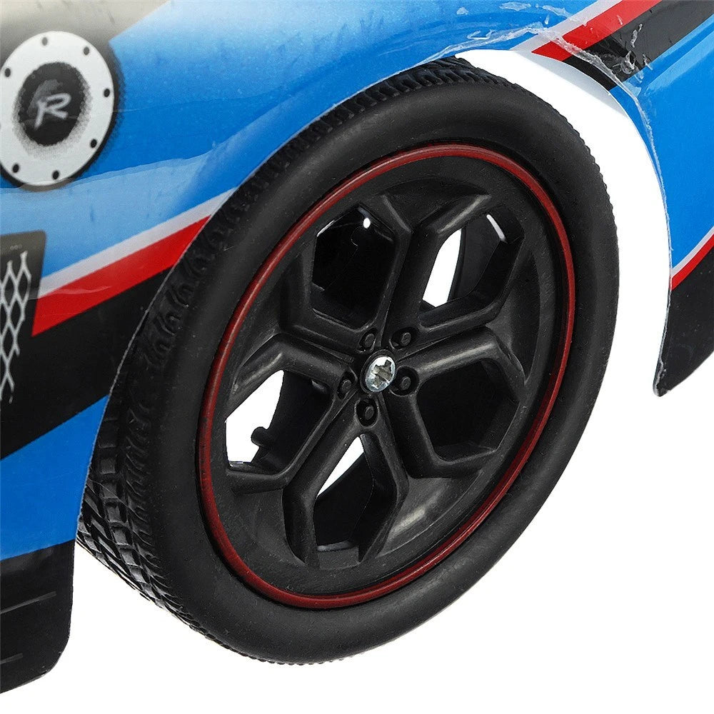 Yile 1:10 RC Huge Of Racing Drift Uzaktan Kumandalı Araba | 2.4 Ghz USB Şarj 20 Km/h Beyaz 43 Cm 8+ Yaş ve Üzeri Çocuklar İçin (Kopya)