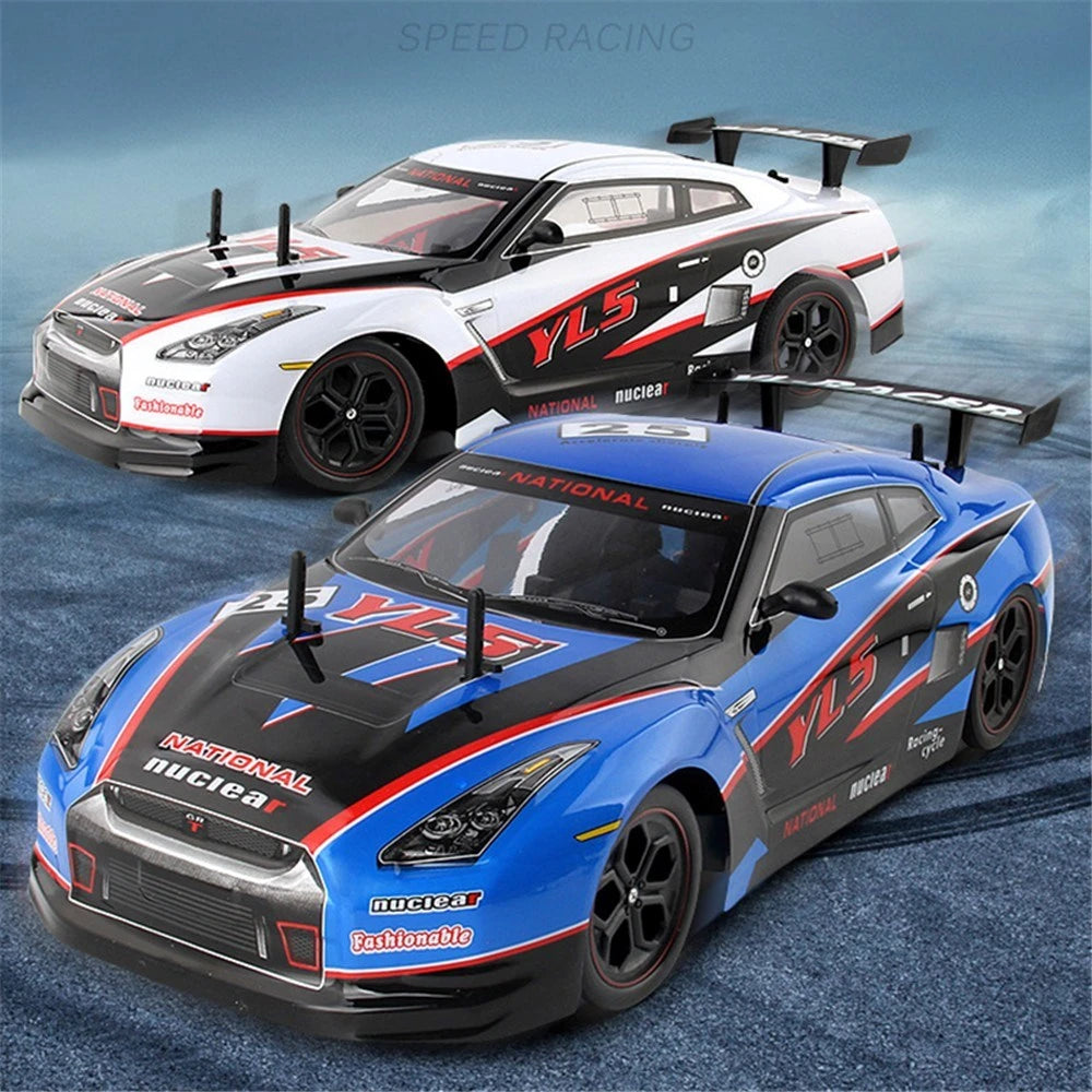 Yile 1:10 RC Huge Of Racing Drift Uzaktan Kumandalı Araba | 2.4 Ghz USB Şarj 20 Km/h Beyaz 43 Cm 8+ Yaş ve Üzeri Çocuklar İçin (Kopya)