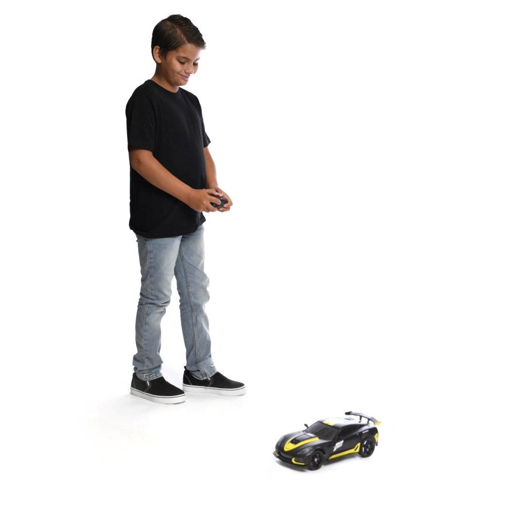 New Bright 1:16 Forza Motorsport Corvette ZR1 Siyah Uzaktan Kumandalı Araba 2.4 Ghz. Işıklı USB Şarj | 6 Yaş ve Üzeri Çocuklar İçin