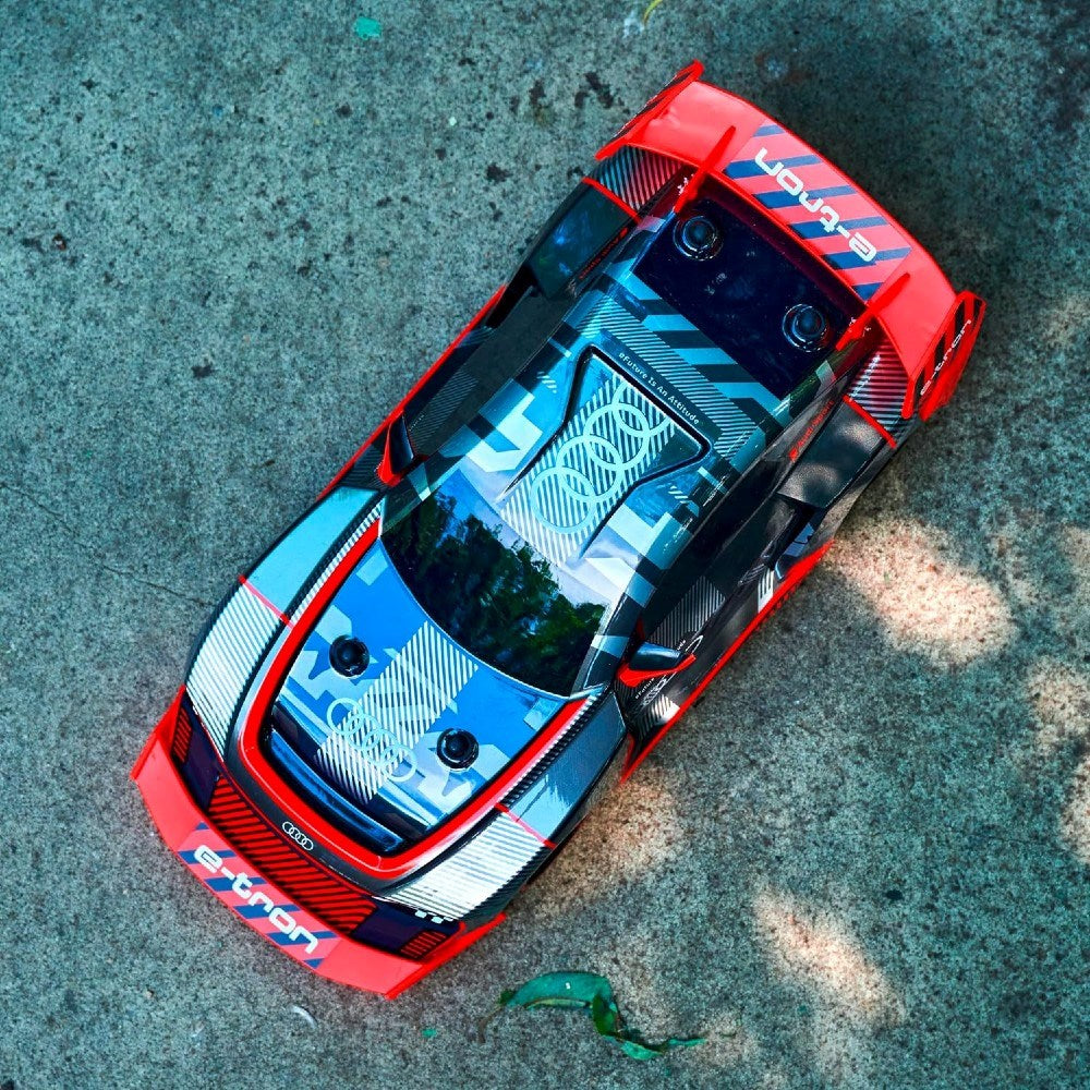 Dickie Toys RC Audi S1 E-Tron Quattro Drift Arabası (30 cm) 2.4 Ghz 12 km/s USB Şarj Uzaktan Kumandalı Araba