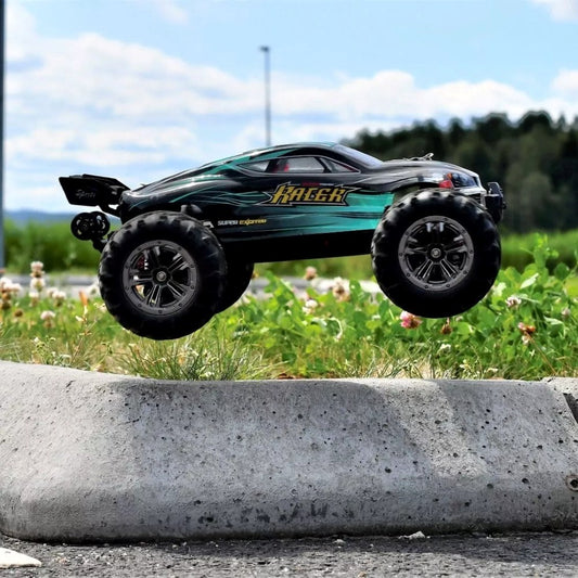 Xinlehong 1:16 RC Brushless 52 km/s 2.4Ghz 4WD USB Şarj Turuncu Yüksek Hızlı Uzaktan Kumandalı Araba | Su Geçirmez Gövde 60 Metre Kumanda Mesafesi