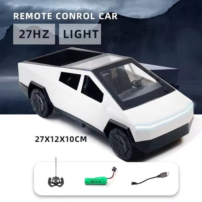 Roadracer 1:14 Cyber Uzaktan Kumandalı Kamyon 27 Mhz 27 Cm USB Şarj Işıklı Beyaz