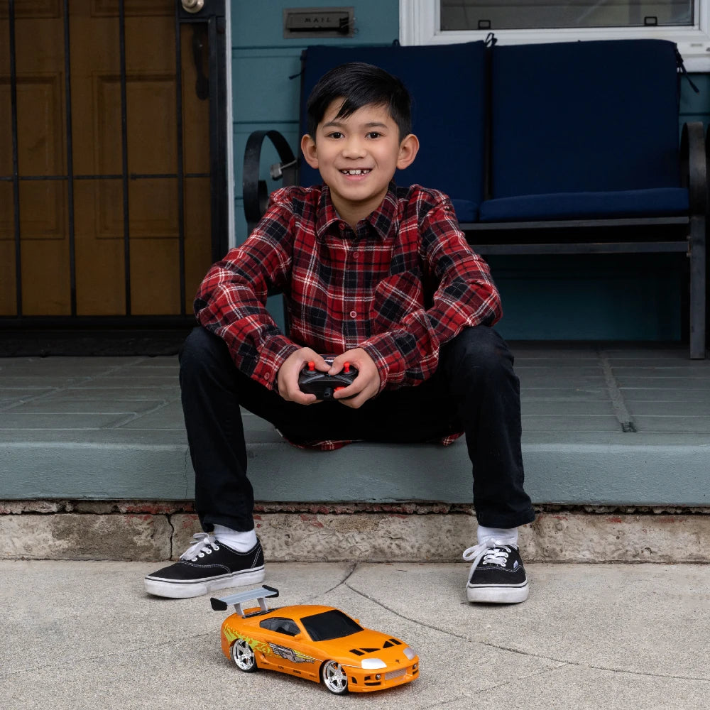 Jada 1:16 RC Brian's Toyota Supra MK4 Uzaktan Kumandalı Araba | 2.4 Ghz USB Şarj 29 Cm Turbo Fonksiyon Fast & Furious Turbo Modlu 6+ Yaş ve Üzeri Çocuklar İçin