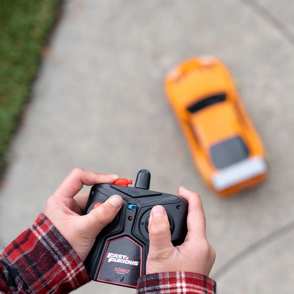 Jada 1:16 RC Brian's Toyota Supra MK4 Uzaktan Kumandalı Araba | 2.4 Ghz USB Şarj 29 Cm Turbo Fonksiyon Fast & Furious Turbo Modlu 6+ Yaş ve Üzeri Çocuklar İçin